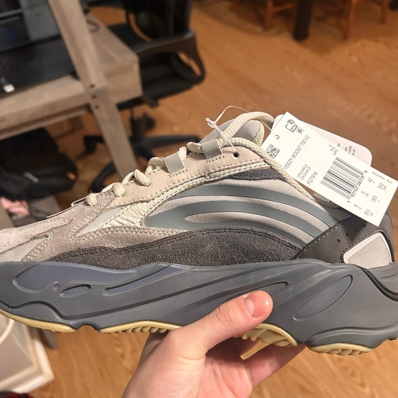Yeezey 700 v2 “Tephra” size 8.5 new main image 4